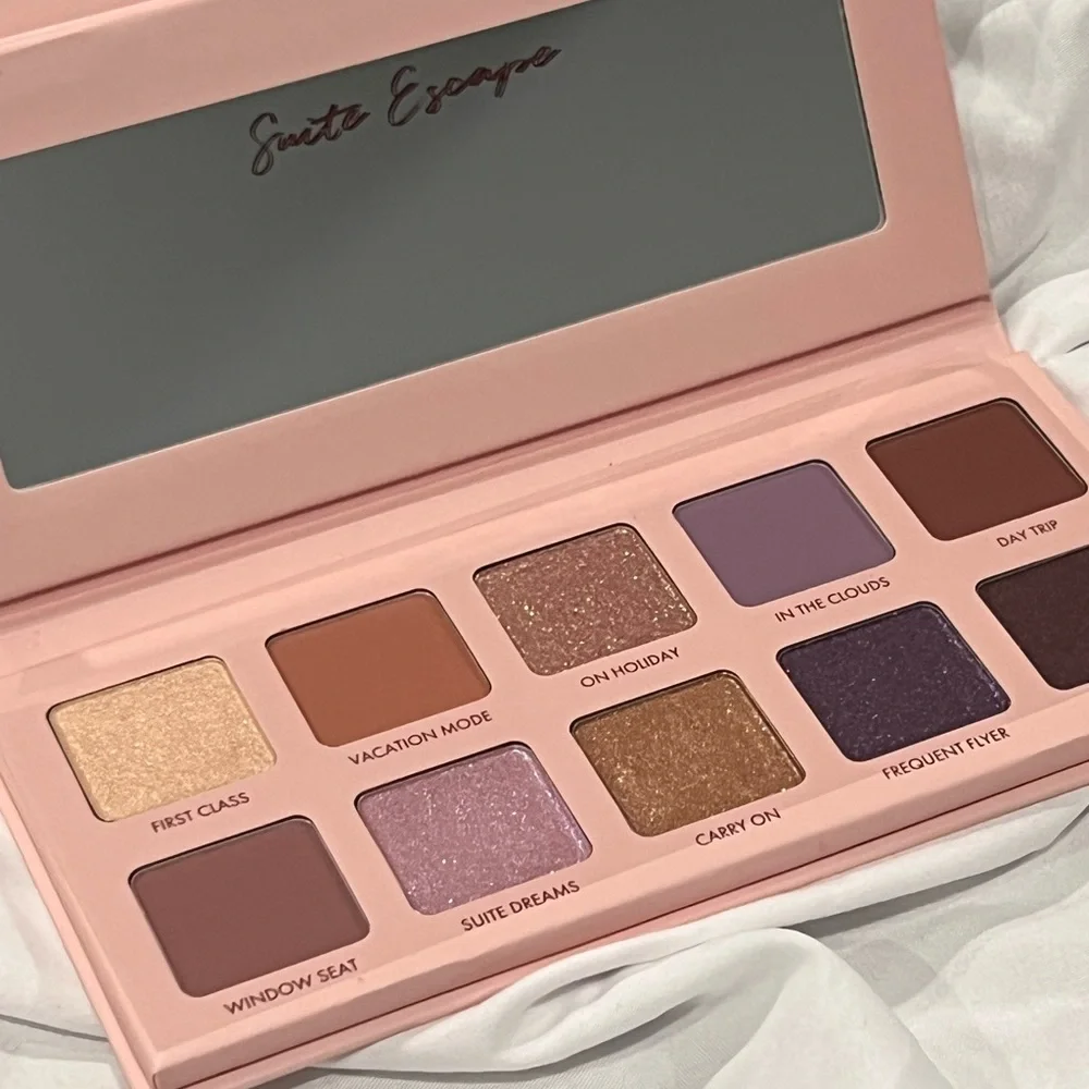 SUITE ESCAPE PALETTE ❤️💙💜💛🧡 - Picture 4 of 4